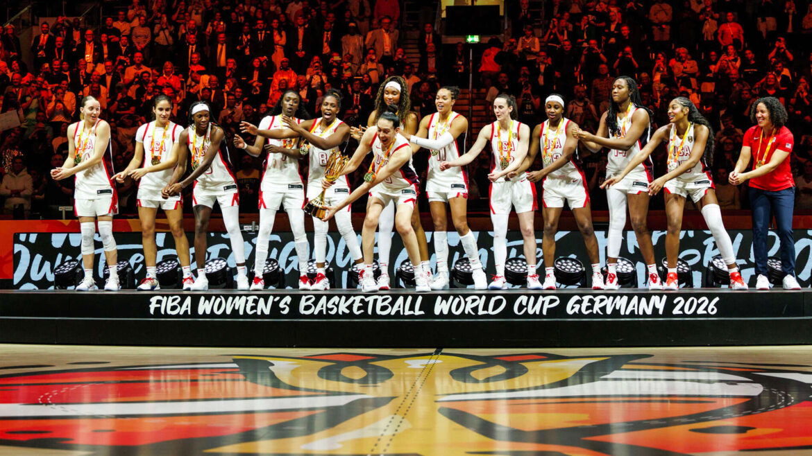 4EVA - Mondiali basket femminile 2026 - il podio e l'Italia